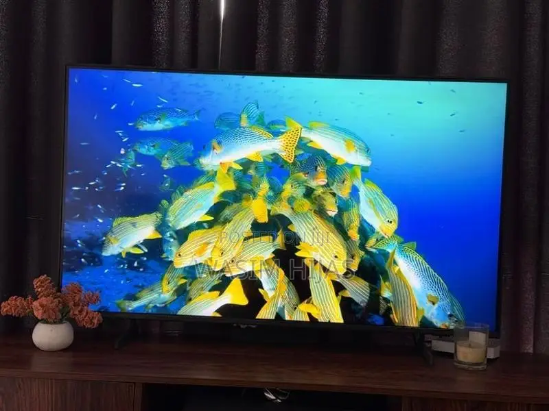 Samsung DU7700 43” 4K UHD Smart TV + Stand