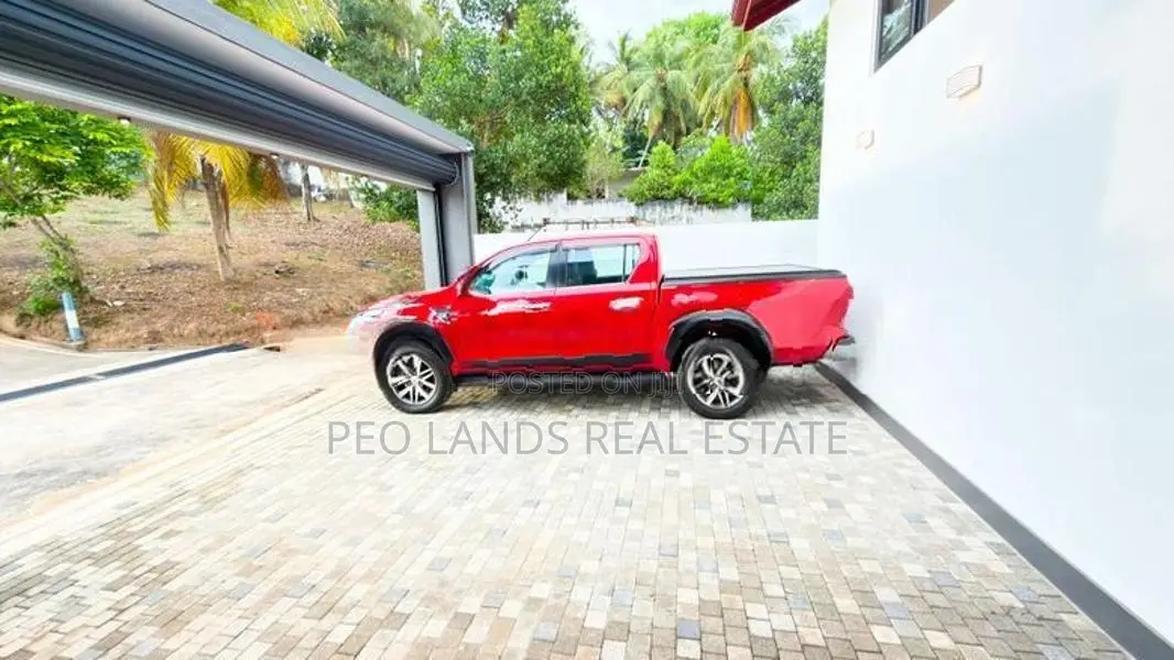 Brand New Three Storey House for Sale in Prime Aurora Makumbura (DH116