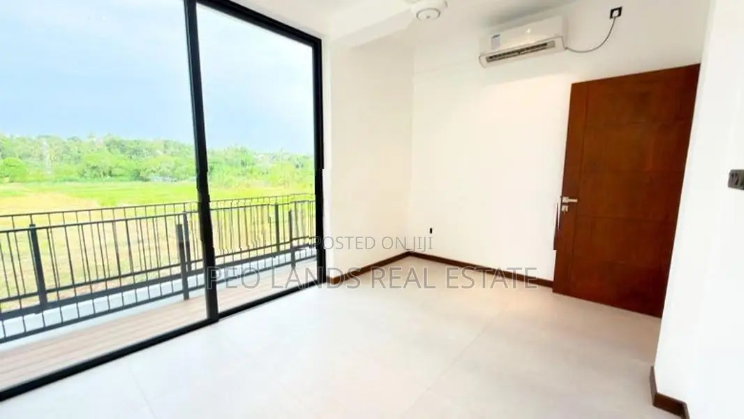 Brand New Three Storey House for Sale in Prime Aurora Makumbura (DH116