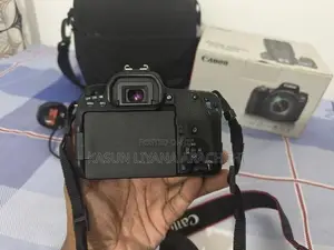 Canon 9000D