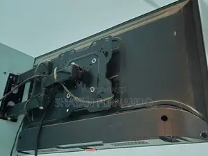 Unic Ultra 32inch TV