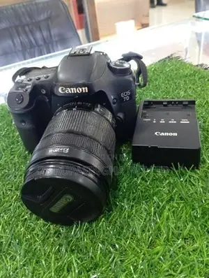 Canon 7D DSLR Camera