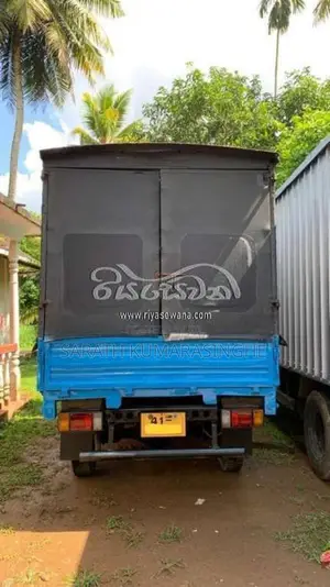 Isuzu ELF 1982 Lorry (Used)