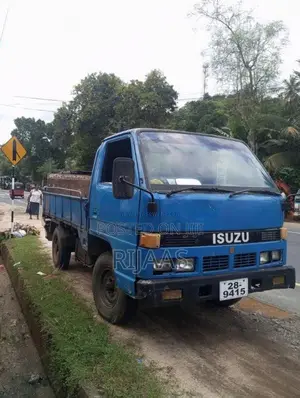 Isuzu Power Door Truck 1980 Lorry (Used)