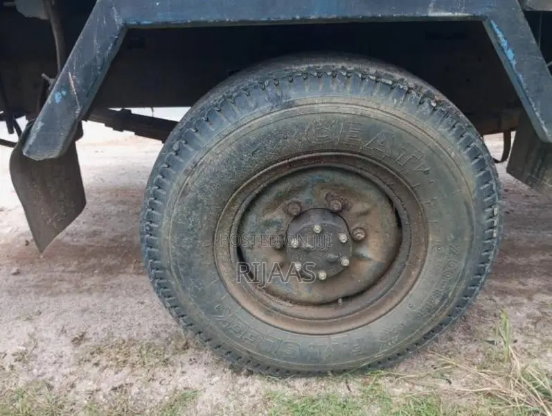 Isuzu Power Door Truck 1980 Lorry (Used)