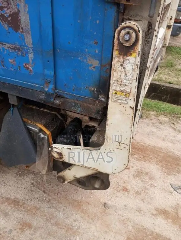 Isuzu Power Door Truck 1980 Lorry (Used)