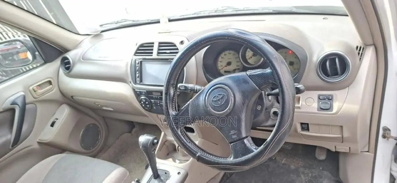 Toyota RAV4 J 2000 SUV (Used)