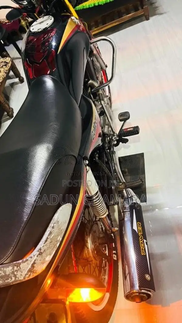 Bajaj Caliber 2004 Motorbike (Used)