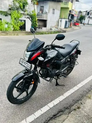 Hero Hunk 2017 Motorbike (Used)