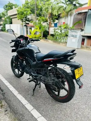 Hero Hunk 2017 Motorbike (Used)