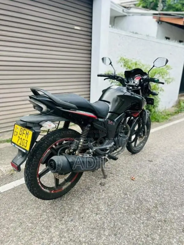Hero Hunk 2017 Motorbike (Used)