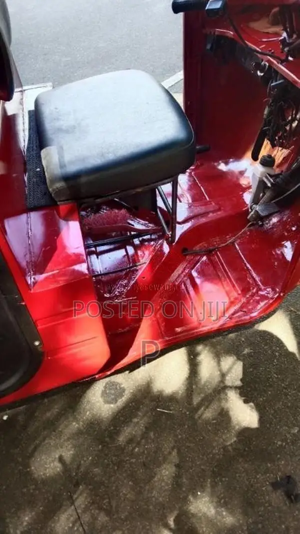 Bajaj RE 2 Stroke 2006 Three Wheel Unregistered (Recondition)