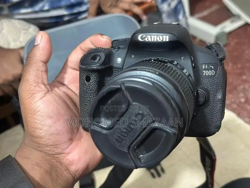 CANON 700D