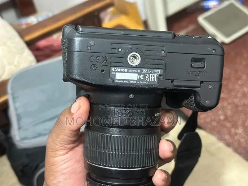 CANON 700D