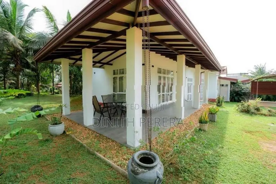 Junction Facing Land With House For Sale Kadawatha