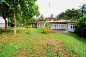 Junction Facing Land With House For Sale Kadawatha