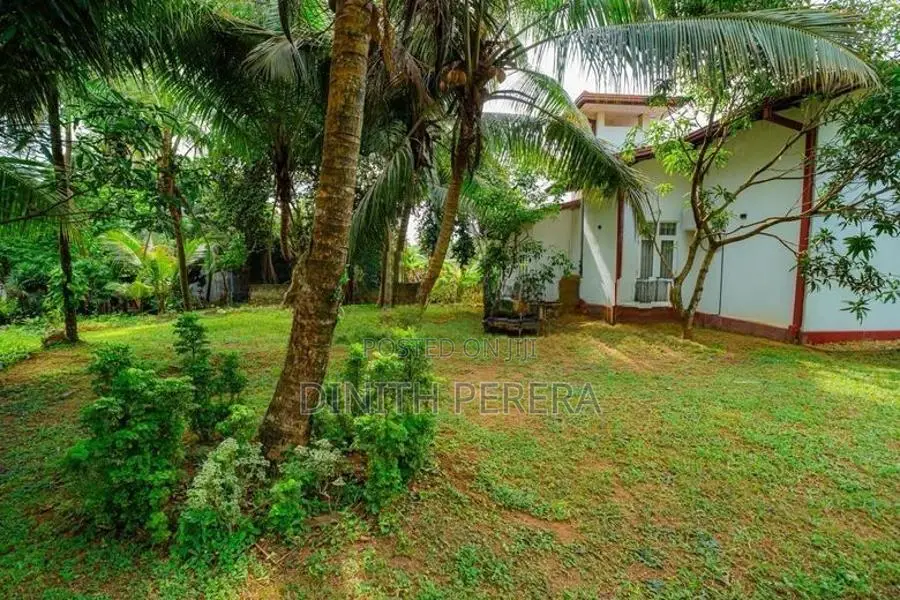 Junction Facing Land With House For Sale Kadawatha