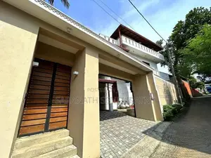Luxury House in Kelaniya Facing to a Lake