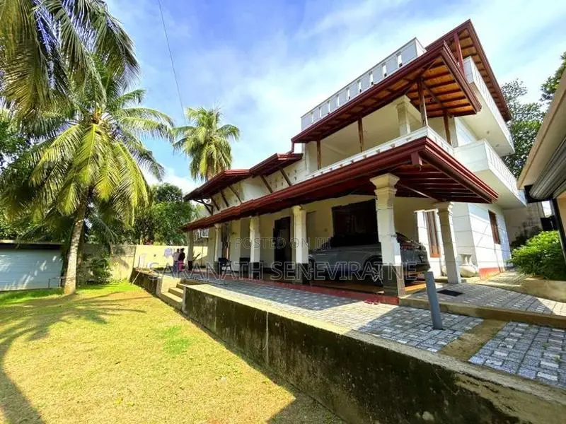 Luxury House in Kelaniya Facing to a Lake