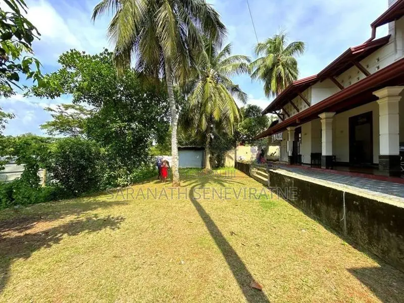Luxury House in Kelaniya Facing to a Lake