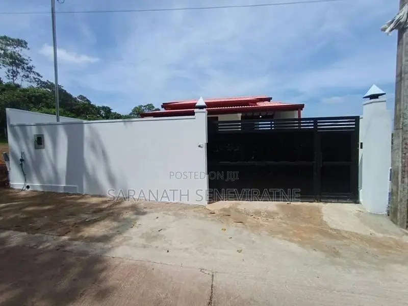 Brand-New House in Kesbewa Kindelpitiya