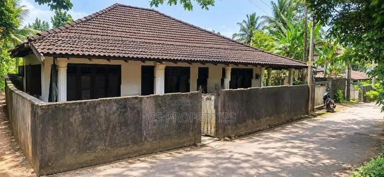 Padukka Town Land For Sale
