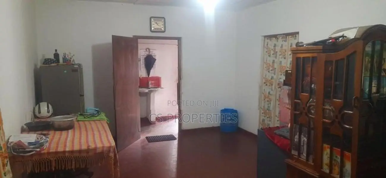Padukka Town Land For Sale