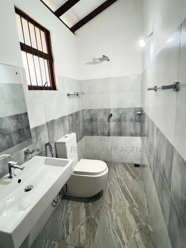 5 Bedroom House For Sale In Kandana