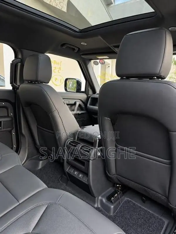 Land Rover Defender 110 X Dynamic SE 2025