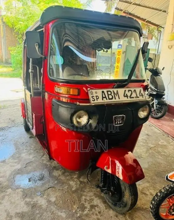 Bajaj RE 2016