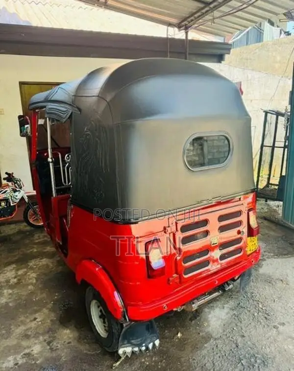 Bajaj RE 2016