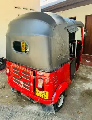 Bajaj RE 2016