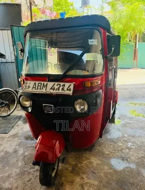 Bajaj RE 2016