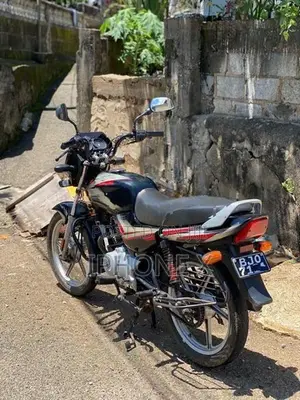 Bajaj CT100 2025