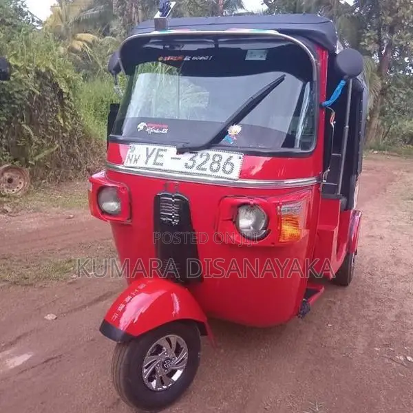 Bajaj RE 2011