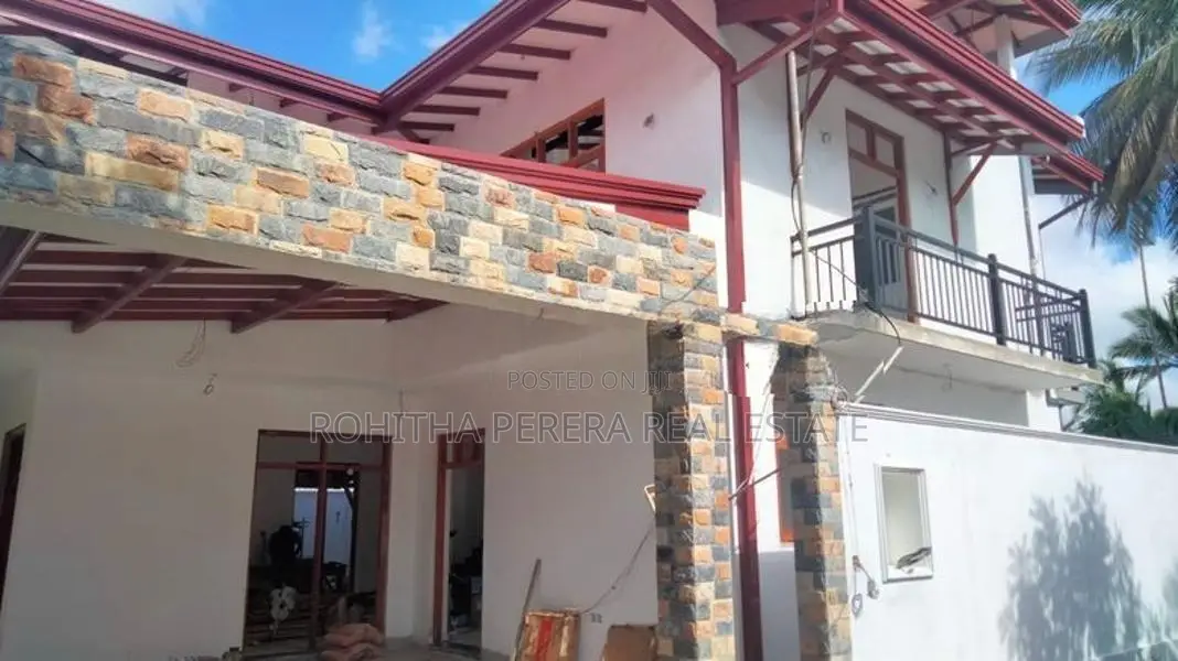 Unoccupied Brand New 4 BR Modern House Maharagama