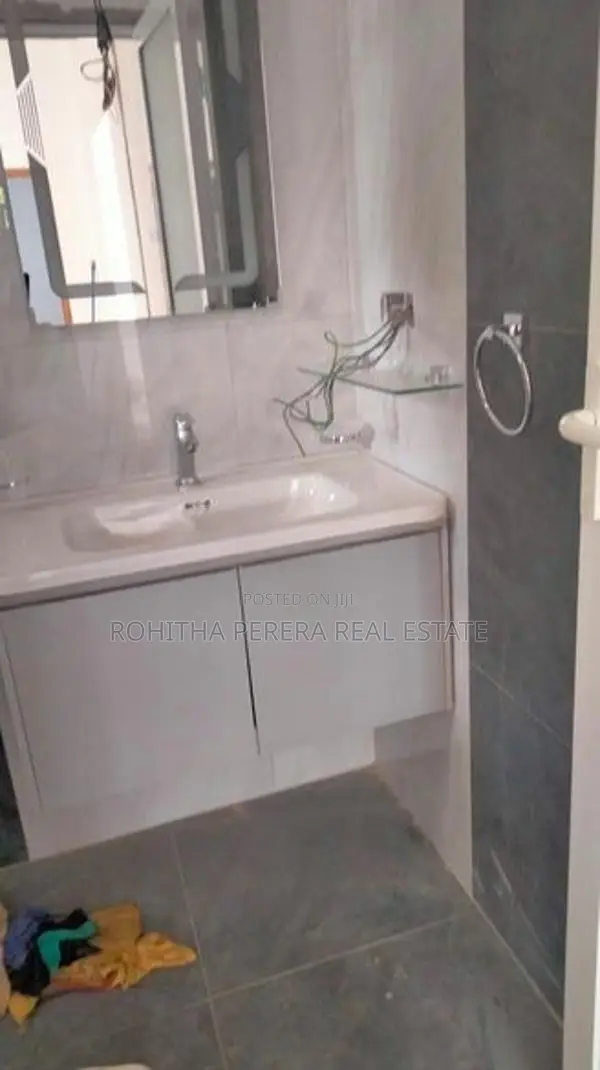 Unoccupied Brand New 4 BR Modern House Maharagama