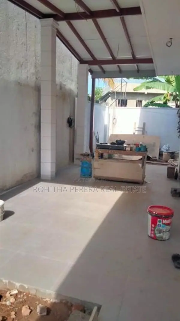Unoccupied Brand New 4 BR Modern House Maharagama