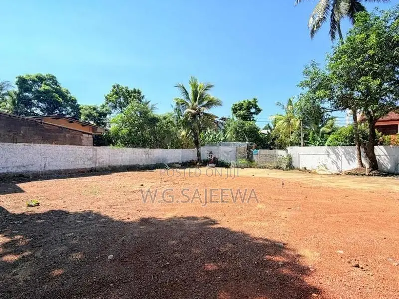 Valuable 20 Perch Land for Sale Kadawatha