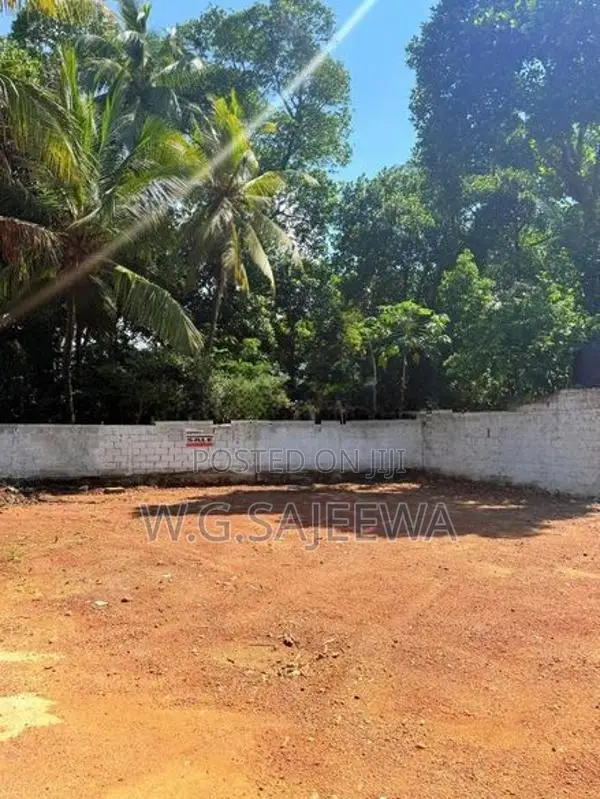 Valuable 20 Perch Land for Sale Kadawatha