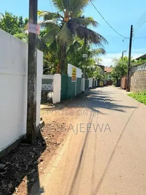 Valuable 20 Perch Land for Sale Kadawatha