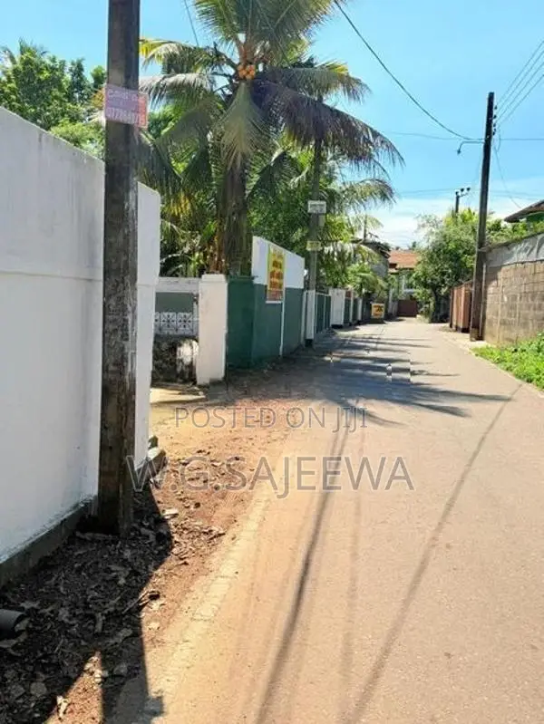 Valuable 20 Perch Land for Sale Kadawatha