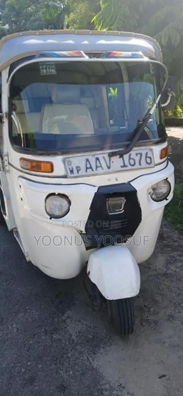 Bajaj RE 2015