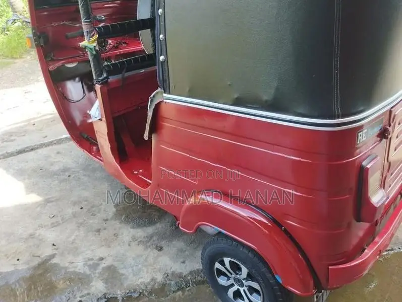 Bajaj RE 2002