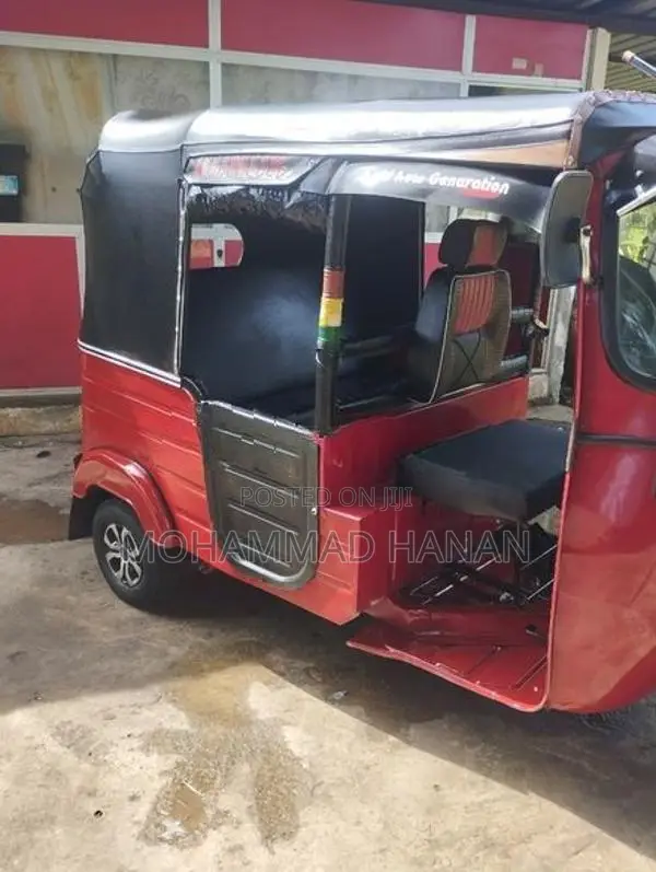 Bajaj RE 2002