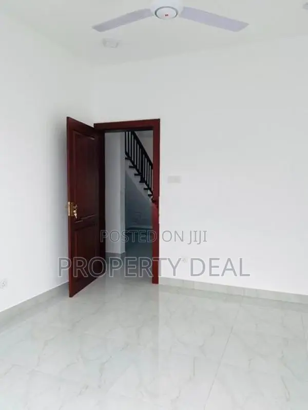 Two-Story Luxury House For Sale IN Kottawa PDH414