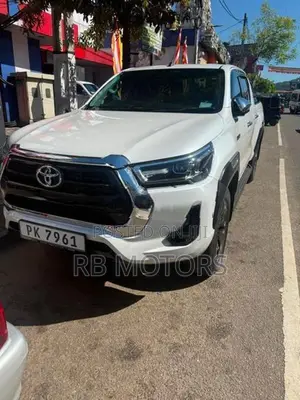 Toyota Hilux V Grade 2.8 2025