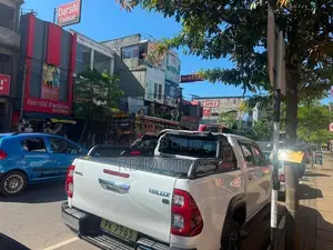 Toyota Hilux V Grade 2.8 2025