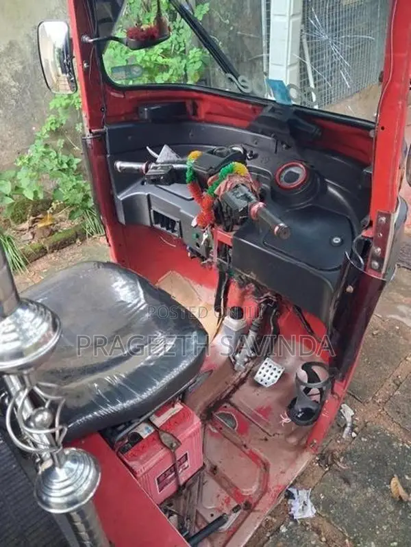 Bajaj RE 2014