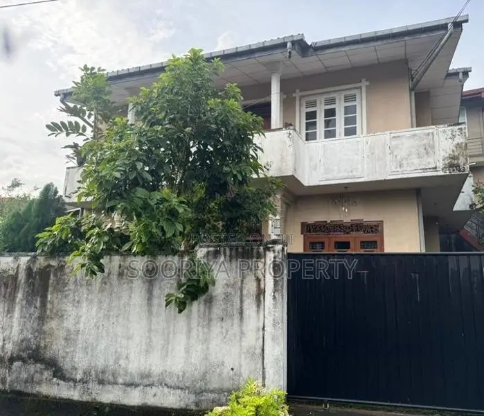 4 Bedroom 2 Story House for Sale in Piliyandala